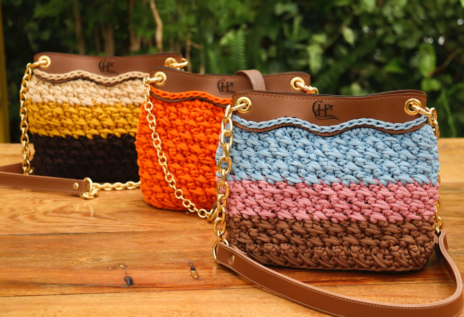 Bolsa Santorini - Bolsas de crochê com alças de couro